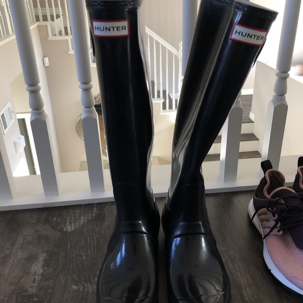 Black Hunt rain boots
